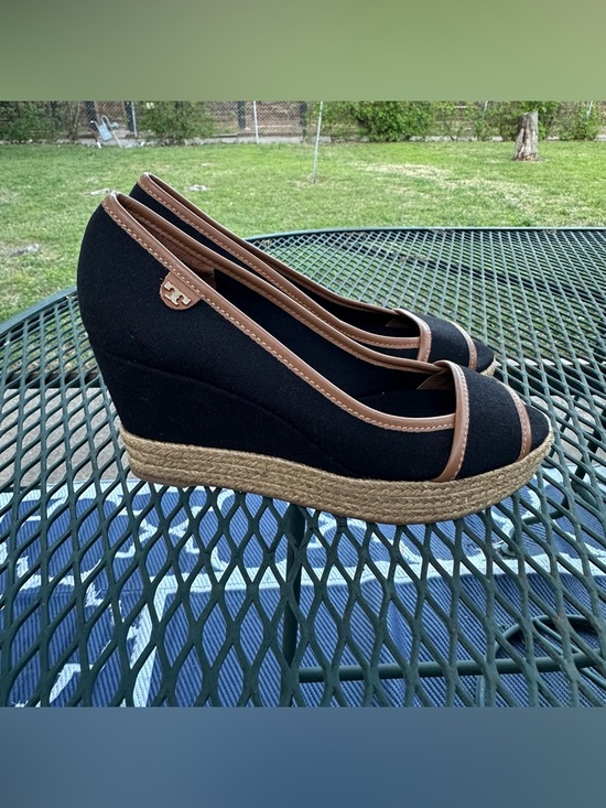 Tory Burch Black and Tan Espadrille Wedge Peep-Toe Size 7 - Picture 8 of 9